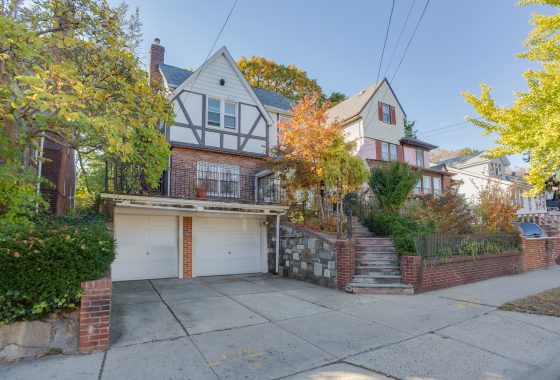 Queens Home in Briarwood